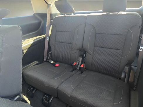 Used 2019 GMC Acadia SLE w/ LPO, Cargo Package image 29