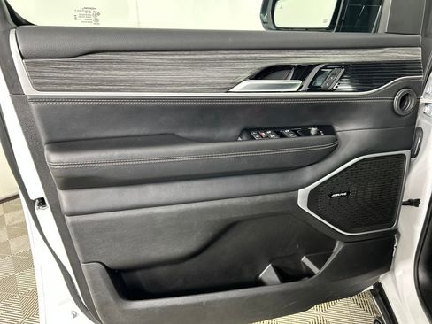Used 2024 Jeep Wagoneer L Series II w/ Flexible Seating Group AWD/4WD image 11