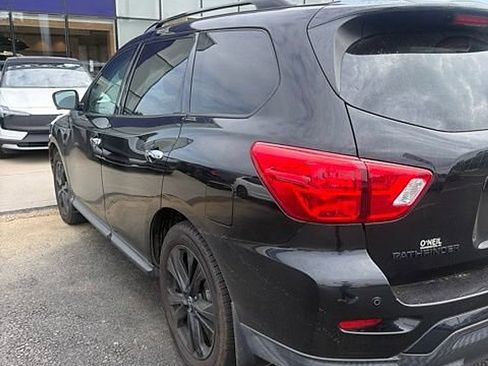 Used 2018 Nissan Pathfinder SL w/ Midnight Edition Package AWD/4WD image 4