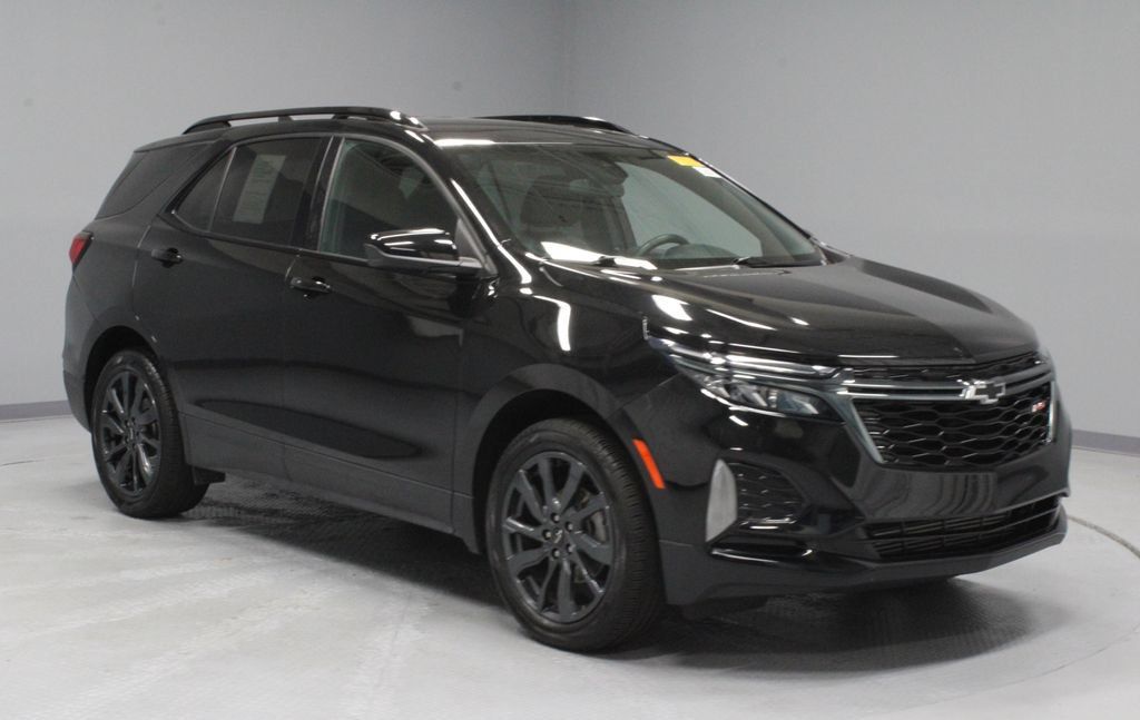 Used 2023 Chevrolet Equinox RS FWD image 1