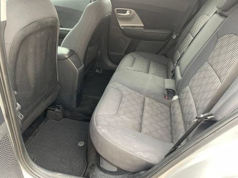 Used 2018 Kia Niro LX FWD image 16