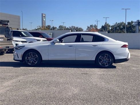 Certified 2024 BMW i5 eDrive40i w/ Premium Package image 10