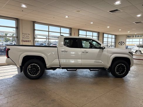 Certified 2025 Toyota Tacoma SR5 AWD/4WD image 3