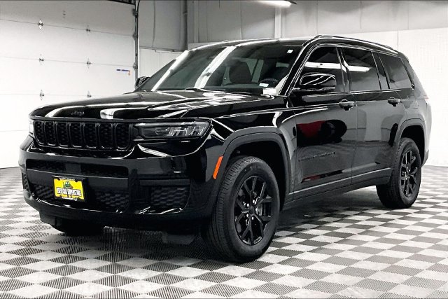 Used 2025 Jeep Grand Cherokee L Altitude AWD/4WD image 12