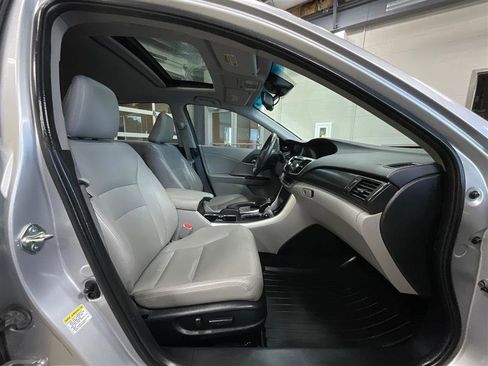 Used 2015 Honda Accord EX-L image 30