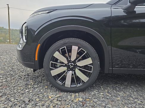 New 2025 Mitsubishi Outlander SE image 8