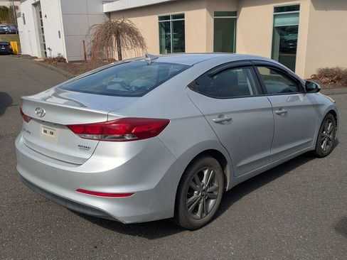 Used 2017 Hyundai Elantra SE image 2