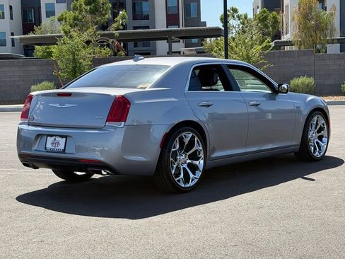 Used 2016 Chrysler 300 Limited RWD image 5