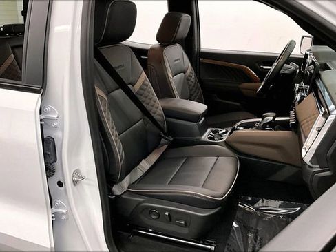 Used 2025 GMC Canyon Denali image 7