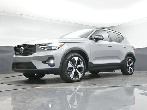 Used 2026 Volvo XC40 B5 Plus AWD/4WD image 13