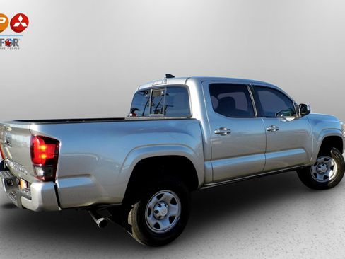 Used 2020 Toyota Tacoma SR image 2