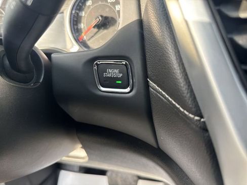 Used 2023 GMC Acadia SLT w/ Elevation Edition image 17