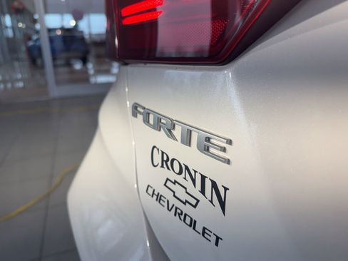 Used 2024 Kia Forte GT-Line w/ GT-Line Premium Package image 11