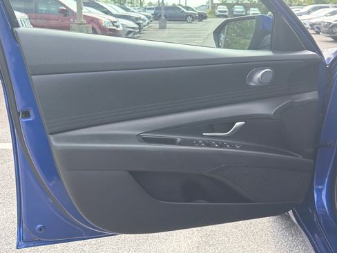 Used 2023 Hyundai Elantra SEL image 10