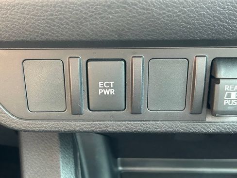 Used 2022 Toyota Tacoma TRD Off-Road AWD/4WD image 28
