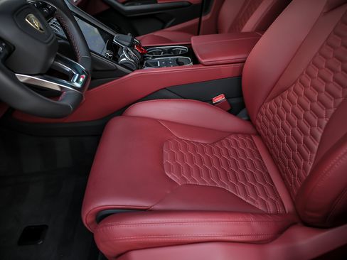Used 2022 Lamborghini Urus AWD/4WD image 27