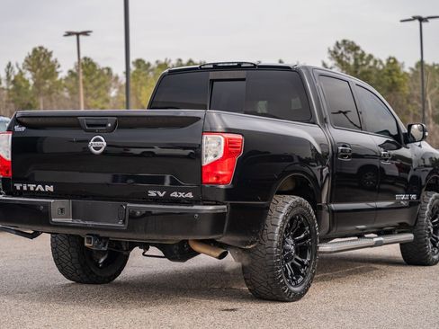 Used 2018 Nissan Titan SV w/ SV Convenience Package image 7