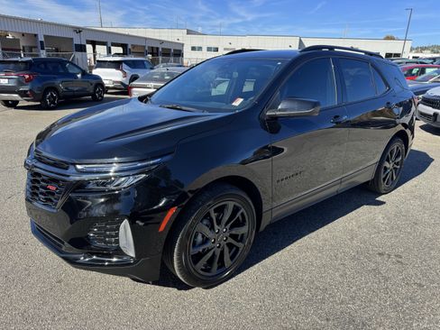 Used 2023 Chevrolet Equinox RS image 3