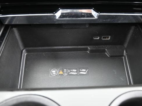Used 2025 GMC Yukon Denali RWD image 24