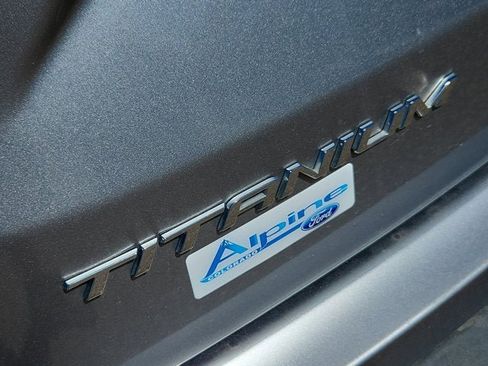 Used 2022 Ford Edge Titanium image 16