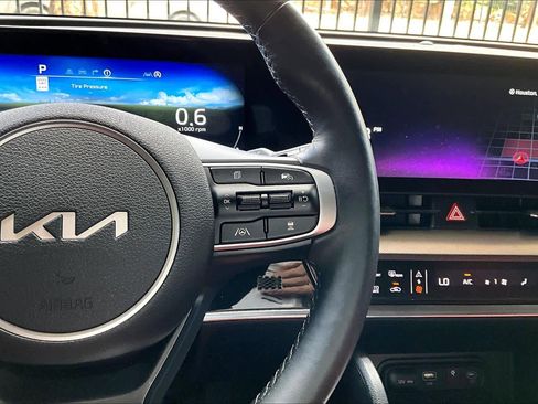 Used 2025 Kia Sportage SX image 24