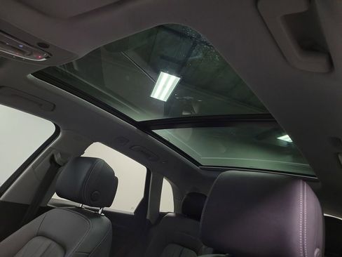 Used 2021 Audi Q5 2.0T Premium w/ Convenience Package image 14