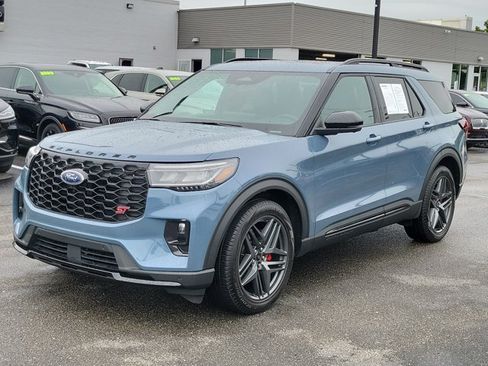 Used 2025 Ford Explorer ST AWD/4WD image 2
