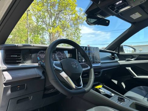 New 2026 Volkswagen Tiguan SE R-Line AWD/4WD image 6