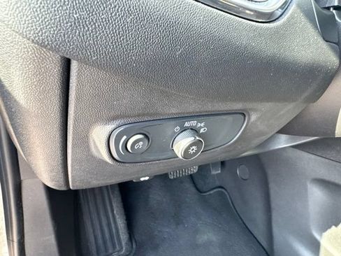 Used 2024 Chevrolet Equinox LT FWD image 20