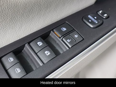 Used 2015 Toyota Camry XLE image 19