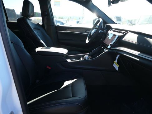 New 2026 Jeep Grand Cherokee Limited w/ Limited Altitude Package image 21