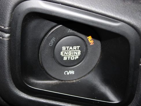 Used 2025 Jeep Wrangler Unlimited Sahara AWD/4WD image 23