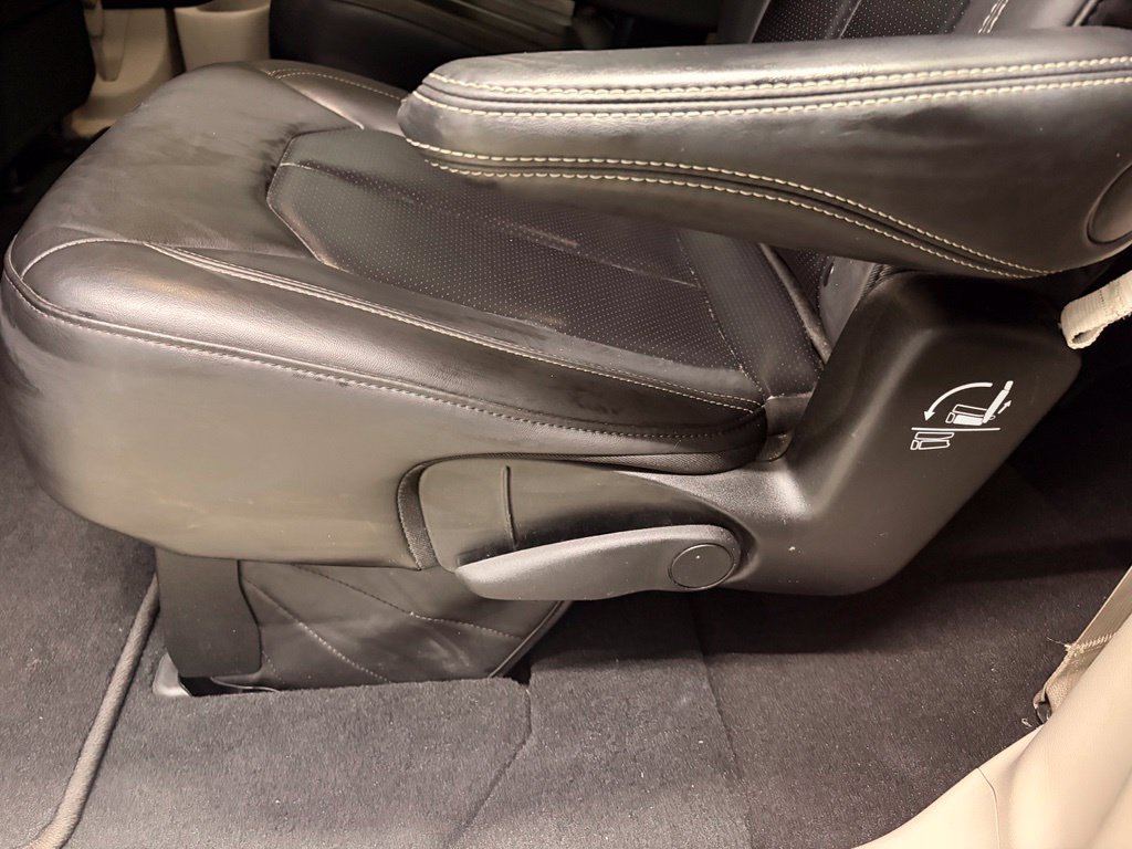Used 2023 Chrysler Pacifica Touring-L FWD image 22
