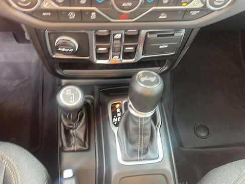 Used 2025 Jeep Wrangler Unlimited Sahara AWD/4WD image 26