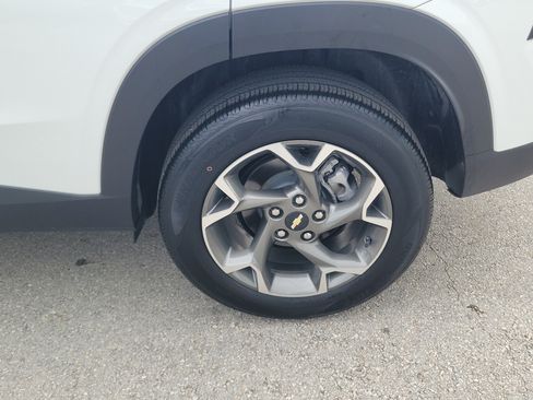 Used 2025 Chevrolet Trax LT w/ Driver Confidence Package FWD image 29