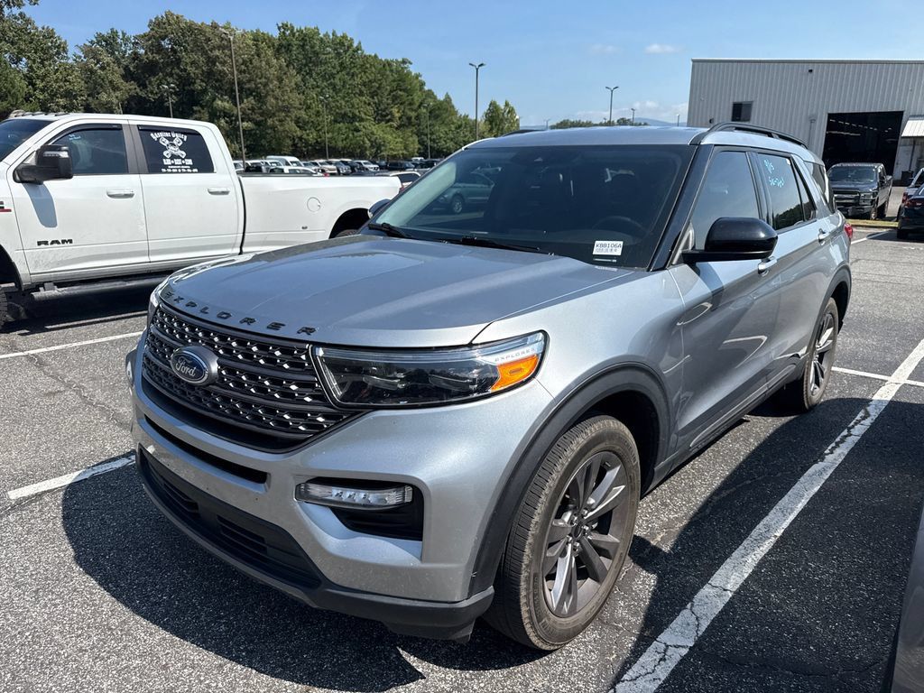 Used 2024 Ford Explorer XLT w/ Equipment Group 202A AWD/4WD image 7