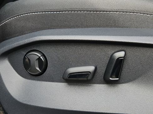 New 2026 Volkswagen Taos SE image 19