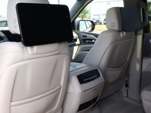 Used 2023 Cadillac Escalade Sport Platinum AWD/4WD image 16