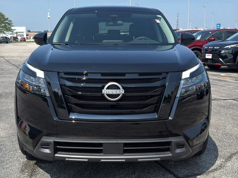 Certified 2025 Nissan Pathfinder S AWD/4WD image 3