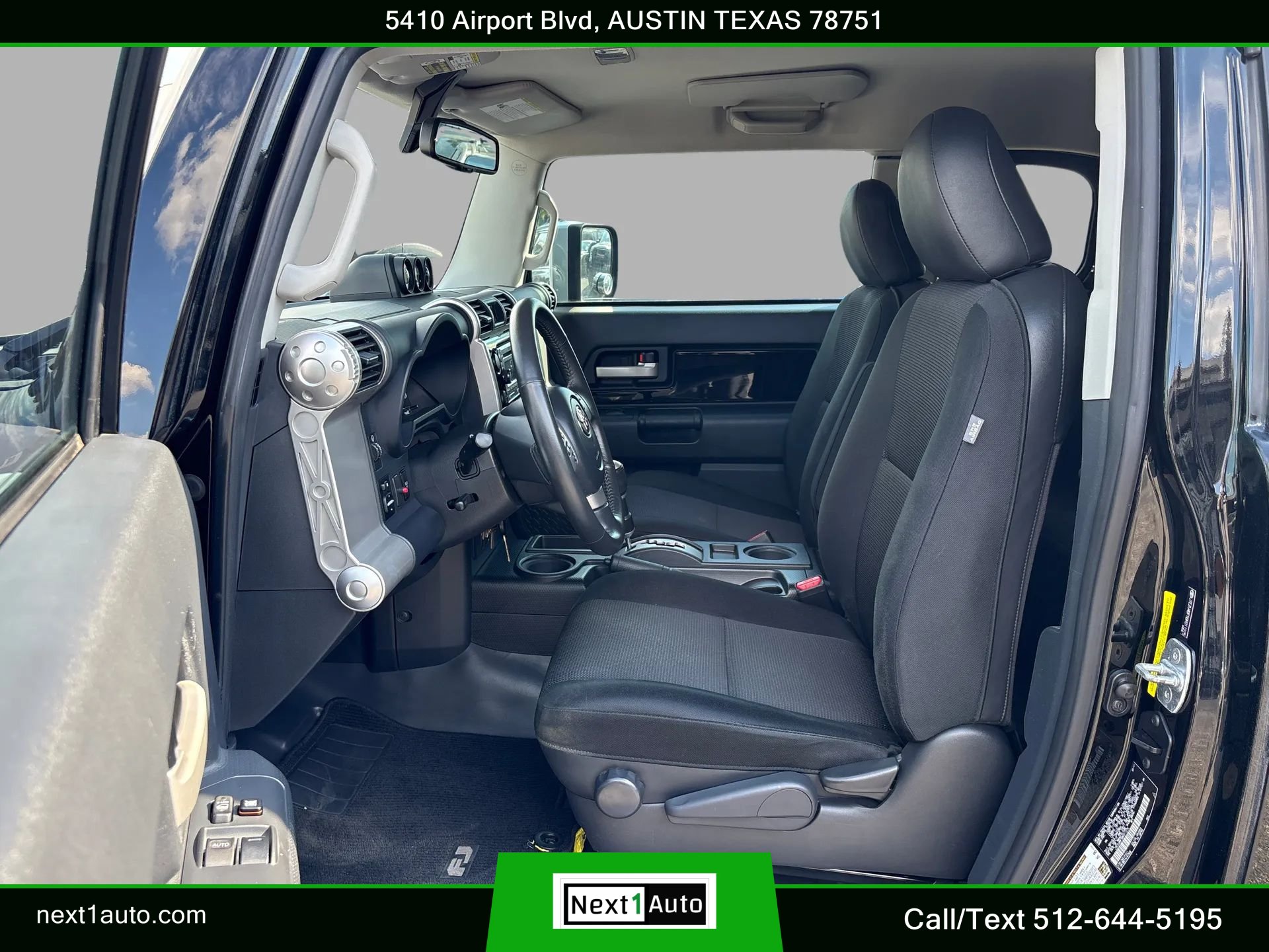 Used 2011 Toyota FJ Cruiser 2WD w/ Upgrade Pkg image 17
