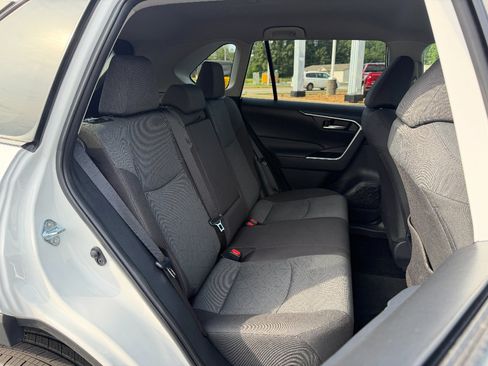 Used 2025 Toyota RAV4 XLE FWD image 15