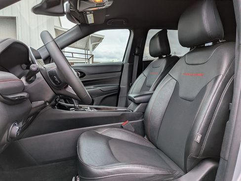 Used 2024 Jeep Compass Trailhawk AWD/4WD image 16