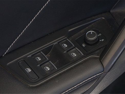 Used 2022 Volkswagen Tiguan SE image 21