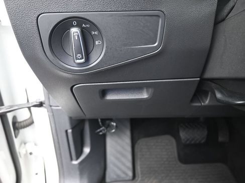 Used 2020 Volkswagen Tiguan SE FWD image 16