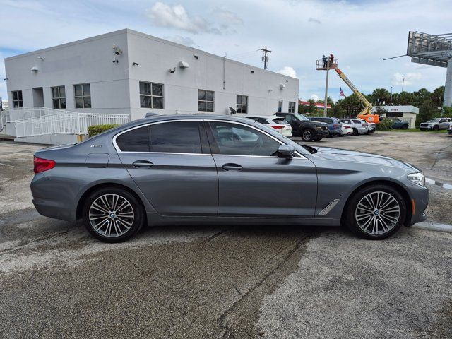 Used 2019 BMW 530e w/ Convenience Package RWD image 4