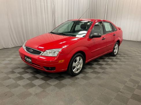 Used 2005 Ford Focus ZX4 Sedan image 3