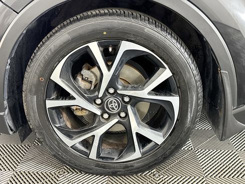 Used 2018 Toyota C-HR XLE image 62