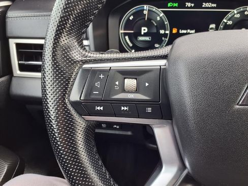 Used 2024 Mitsubishi Outlander SE image 17