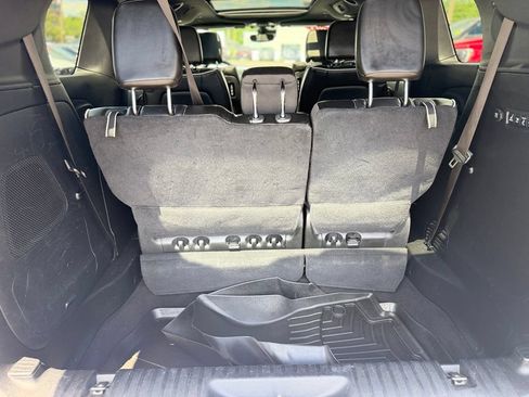 Used 2021 Chrysler Pacifica Limited w/ Uconnect Theater Family Group AWD/4WD image 8