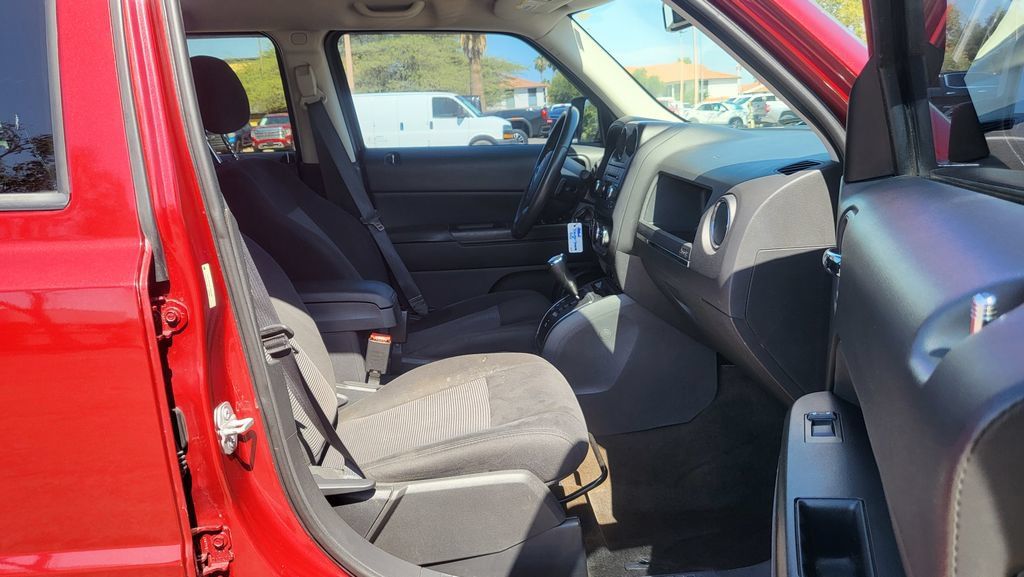 Used 2014 Jeep Patriot Latitude FWD image 19